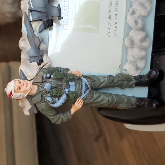 AMERICAN HERO - Picture 2 of 3